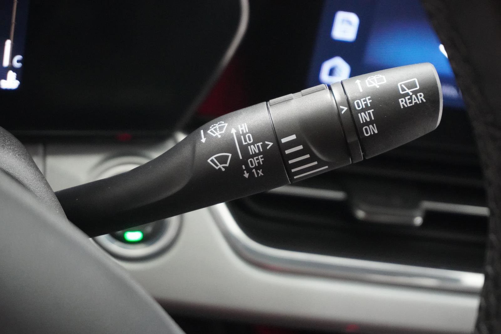 Used 2025 Chevrolet Trax LT w/ Driver Confidence Package image 22