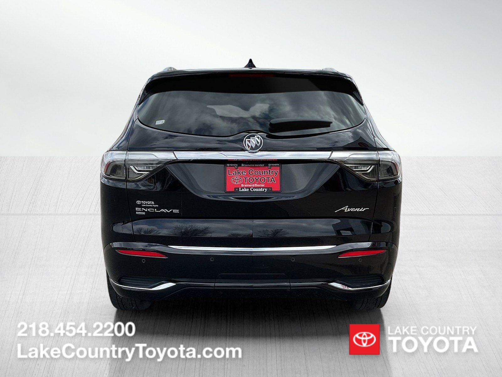 Used 2023 Buick Enclave Avenir w/ Avenir Technology Package AWD/4WD image 4