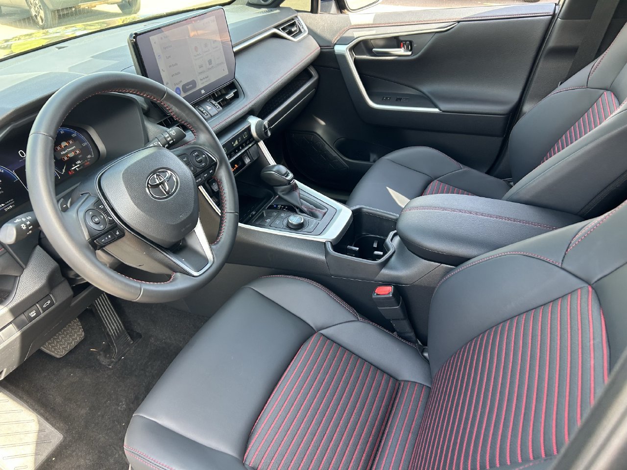 Used 2025 Toyota RAV4 XSE AWD/4WD image 31