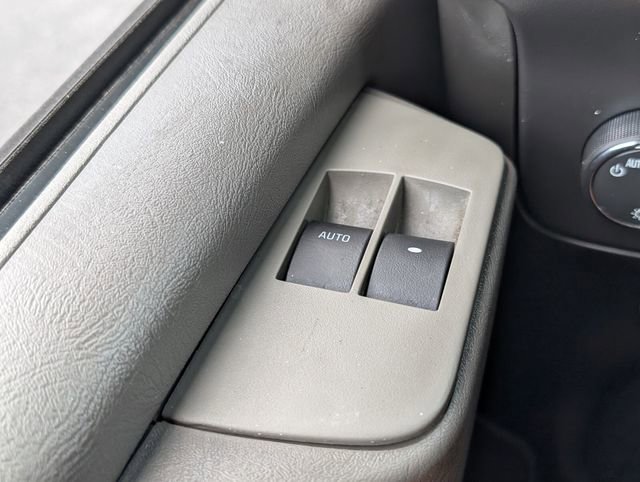 Used 2015 Chevrolet Express 2500 image 30