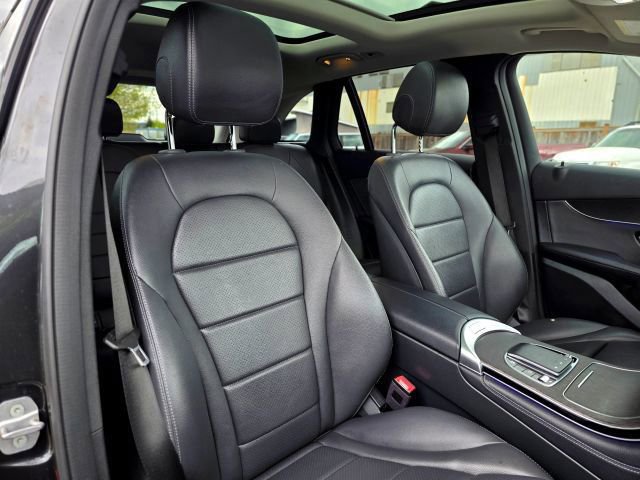 Used 2020 Mercedes-Benz GLC 300 4MATIC image 32