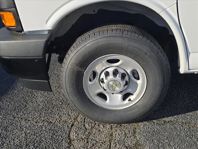 New 2026 Chevrolet Express 2500 w/ Driver Convenience Package image 29