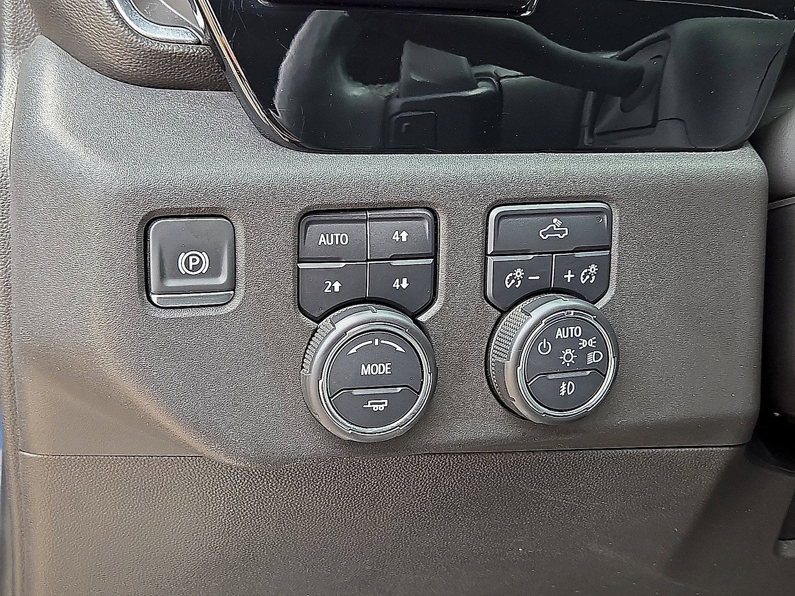 Used 2024 Chevrolet Silverado 1500 LT Trail Boss w/ Convenience Package II AWD/4WD image 27