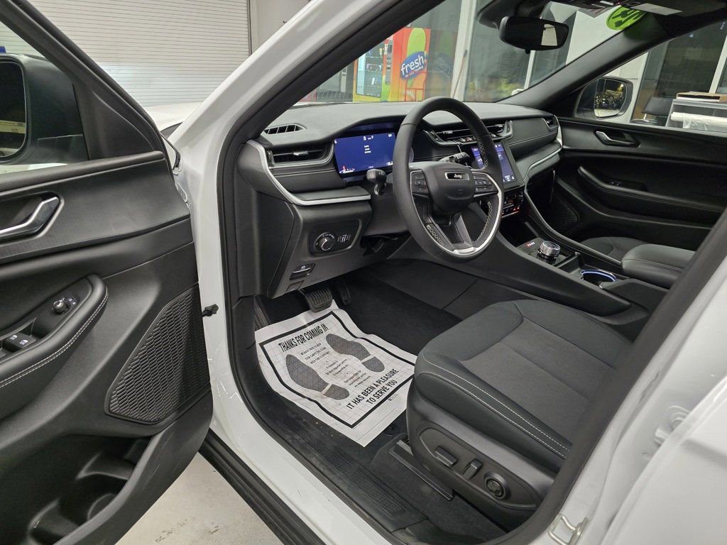 Used 2024 Jeep Grand Cherokee L Laredo w/ Luxury Tech Group I image 14