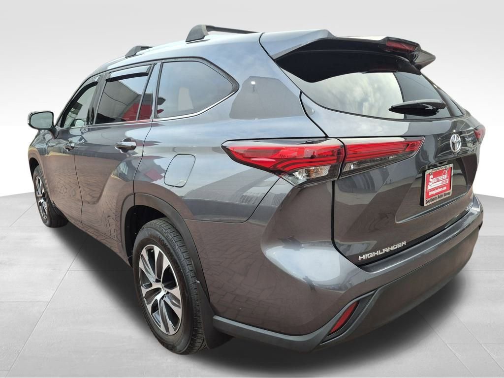 Used 2020 Toyota Highlander XLE image 4