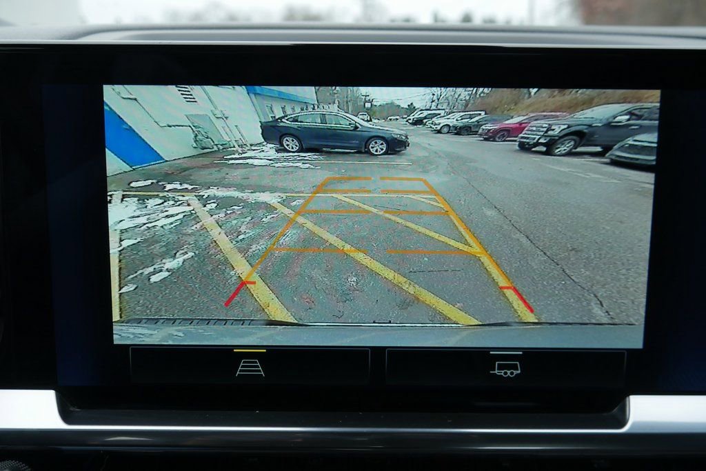 Used 2025 Chevrolet Silverado 1500 LT image 18