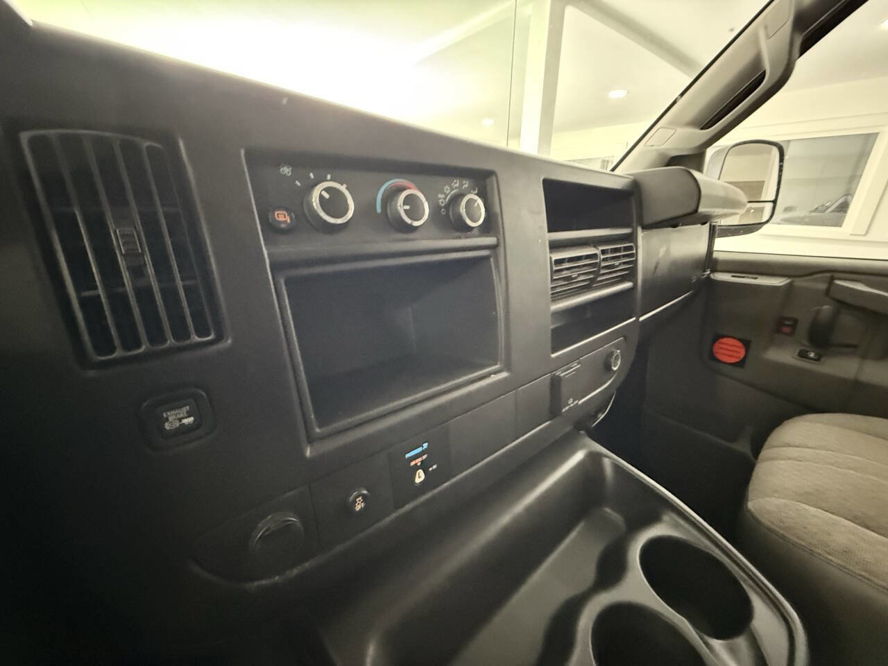 Used 2017 Chevrolet Express 2500 image 24