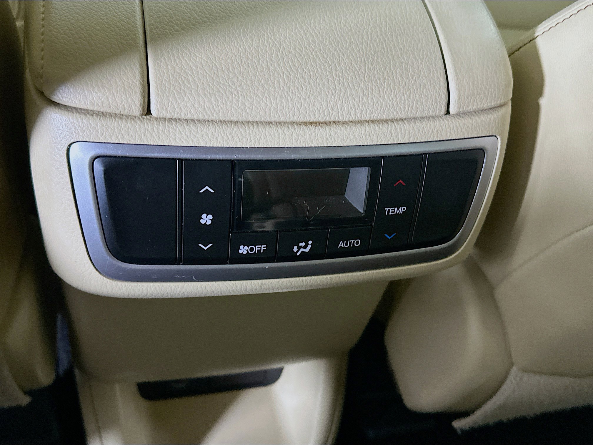 Used 2017 Toyota Highlander XLE FWD image 29