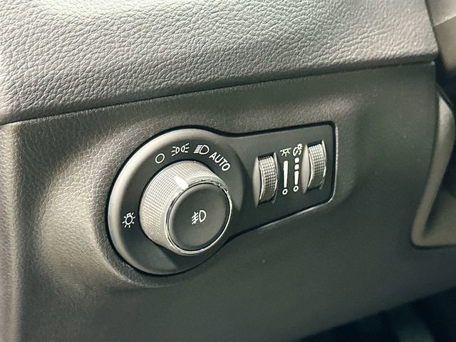 Used 2019 Jeep Compass Latitude w/ Cold Weather Group AWD/4WD image 11