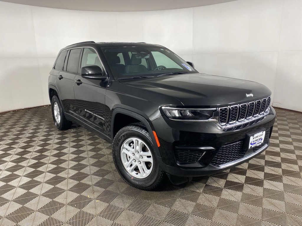 Used 2025 Jeep Grand Cherokee Laredo w/ Luxury Tech Group I image 9