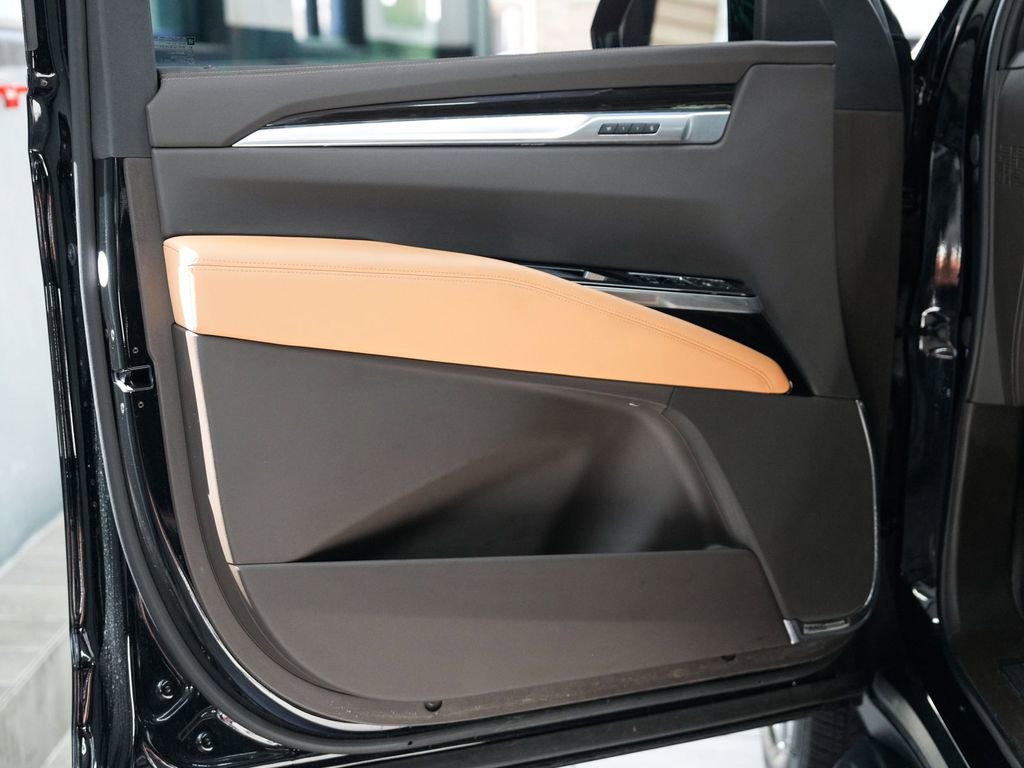 Used 2025 Cadillac Escalade Premium Luxury w/ LPO, Floor Liner Package AWD/4WD image 11