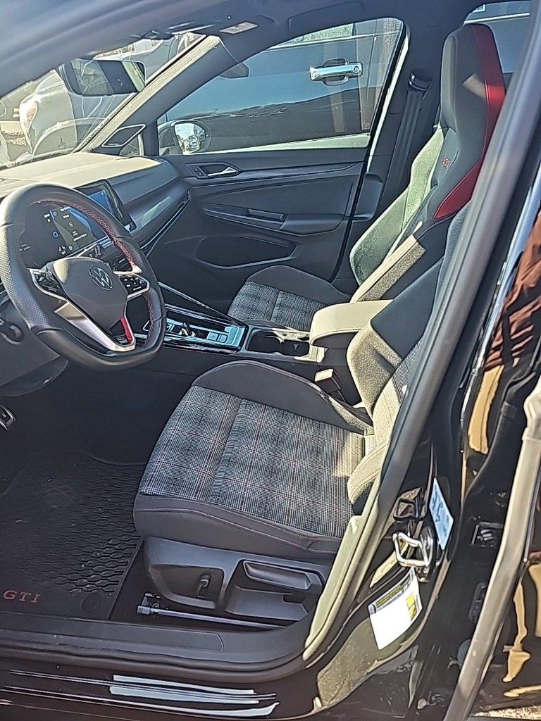Used 2024 Volkswagen GTI SE image 9