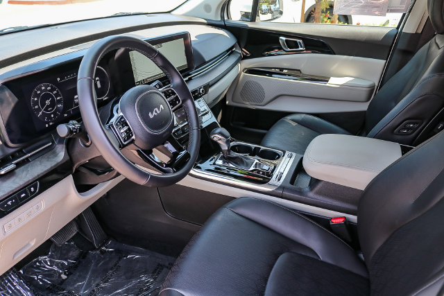 Certified 2024 Kia Carnival SX FWD image 18