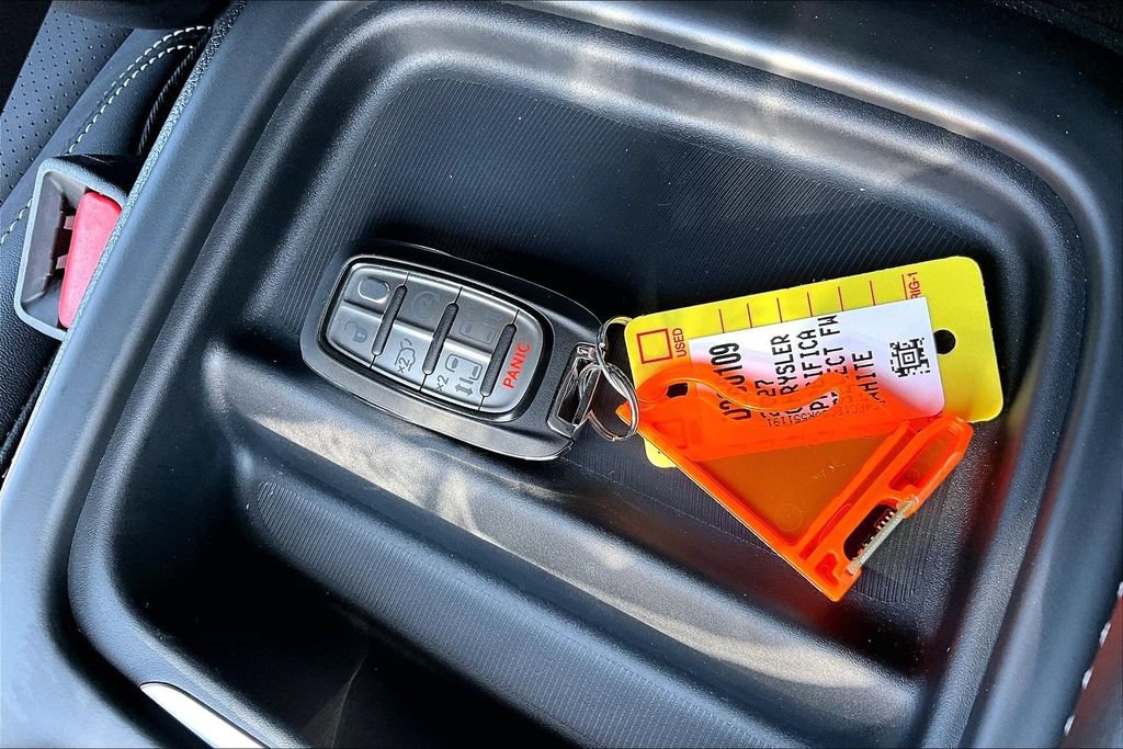 New 2027 Chrysler Pacifica Select FWD image 27