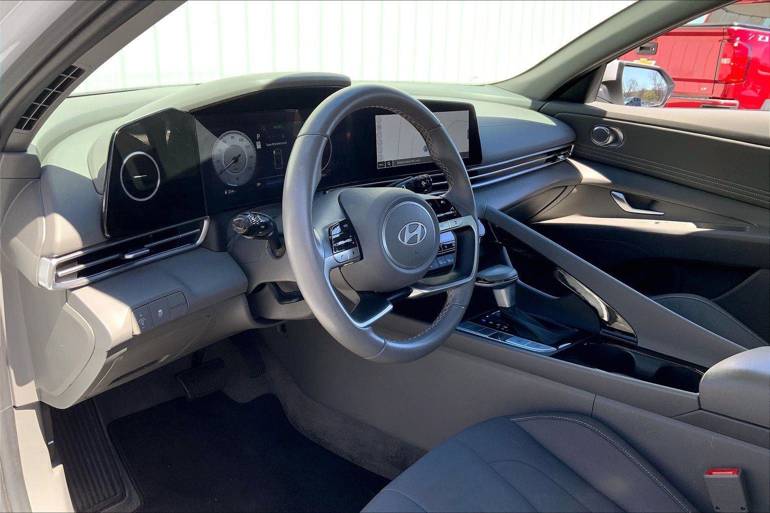 Used 2024 Hyundai Elantra SEL w/ Convenience Package image 12