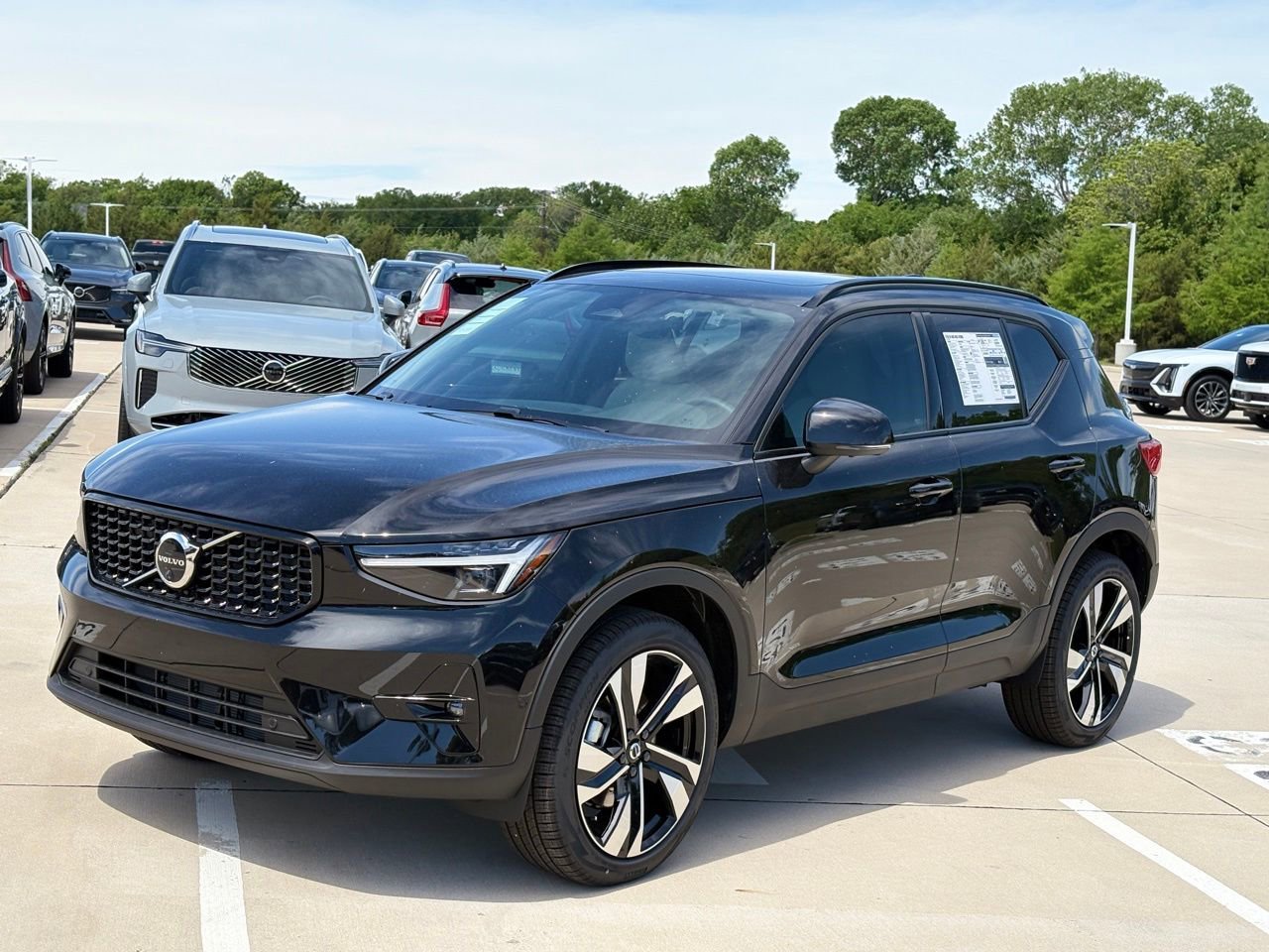 New 2026 Volvo XC40 B5 Ultra w/ Climate Package AWD/4WD image 3