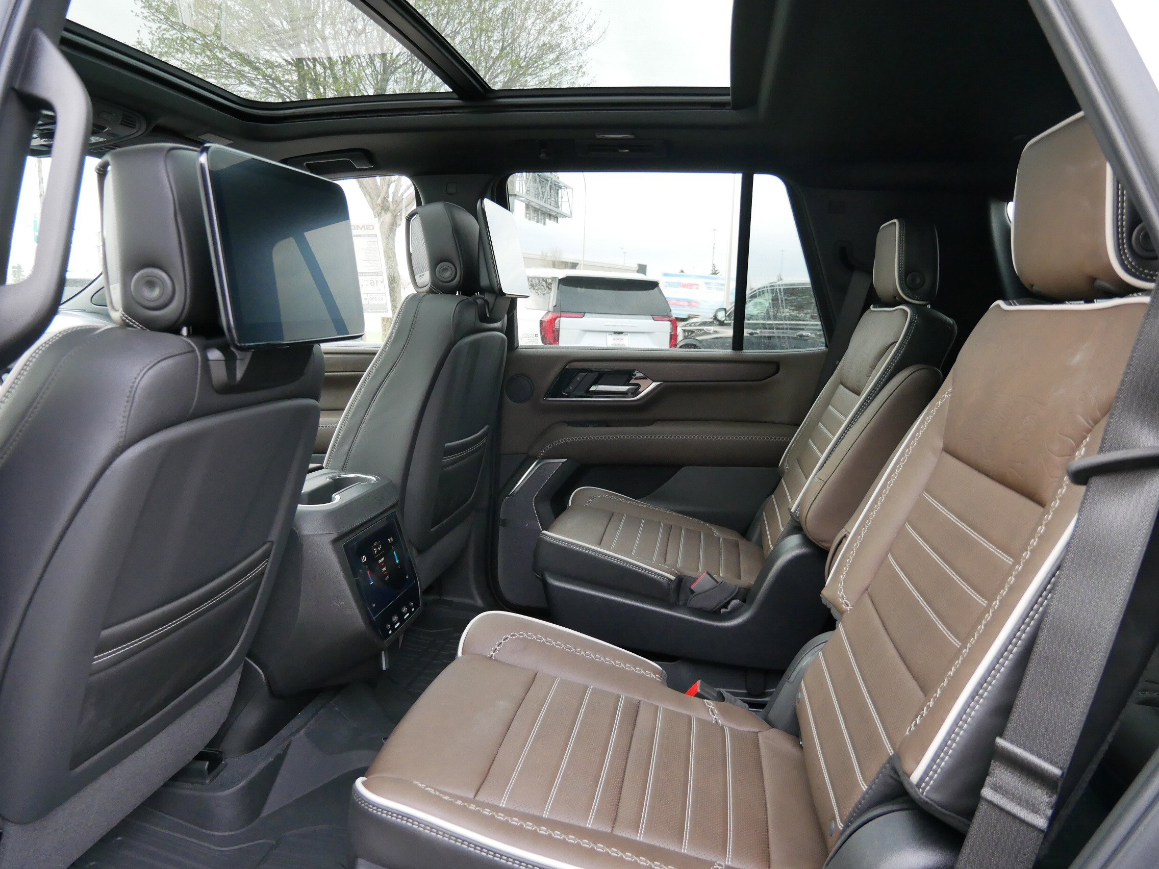 New 2026 GMC Yukon Denali Ultimate AWD/4WD image 7