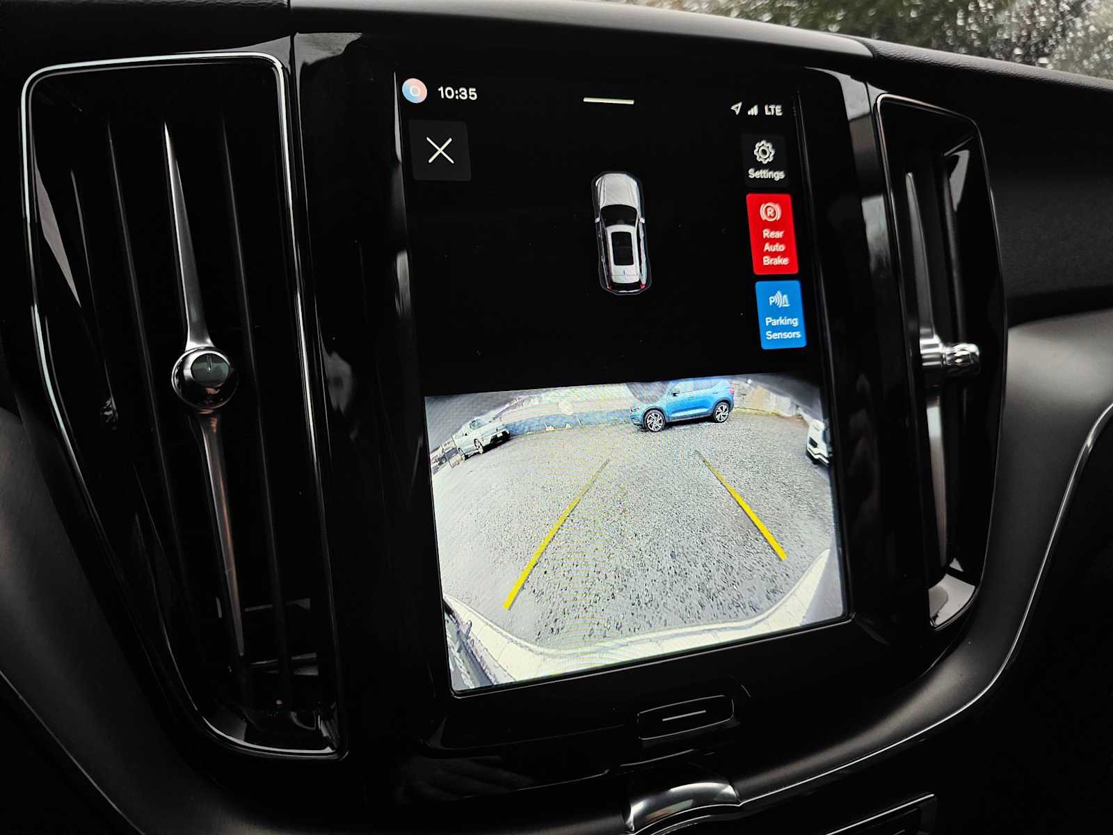 Certified 2025 Volvo XC60 B5 Core w/ Protection Package Premier AWD/4WD image 32