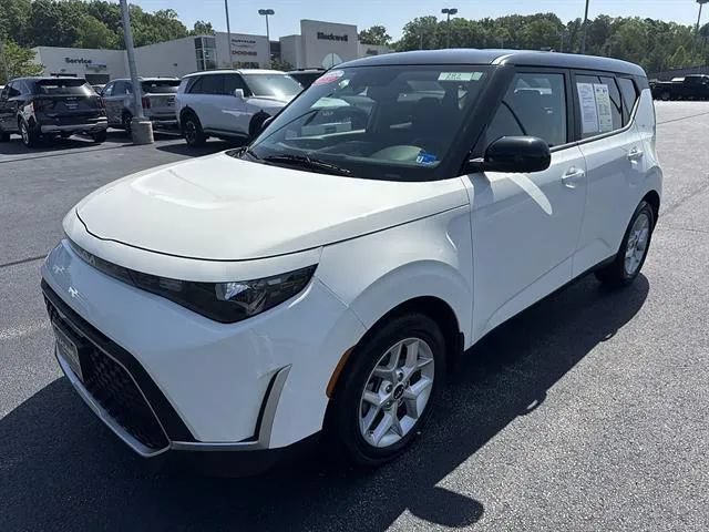 Certified 2023 Kia Soul S FWD image 3