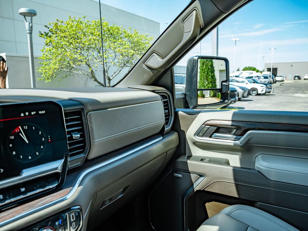 Used 2025 GMC Sierra 2500 SLT w/ SLT Premium Package AWD/4WD image 30