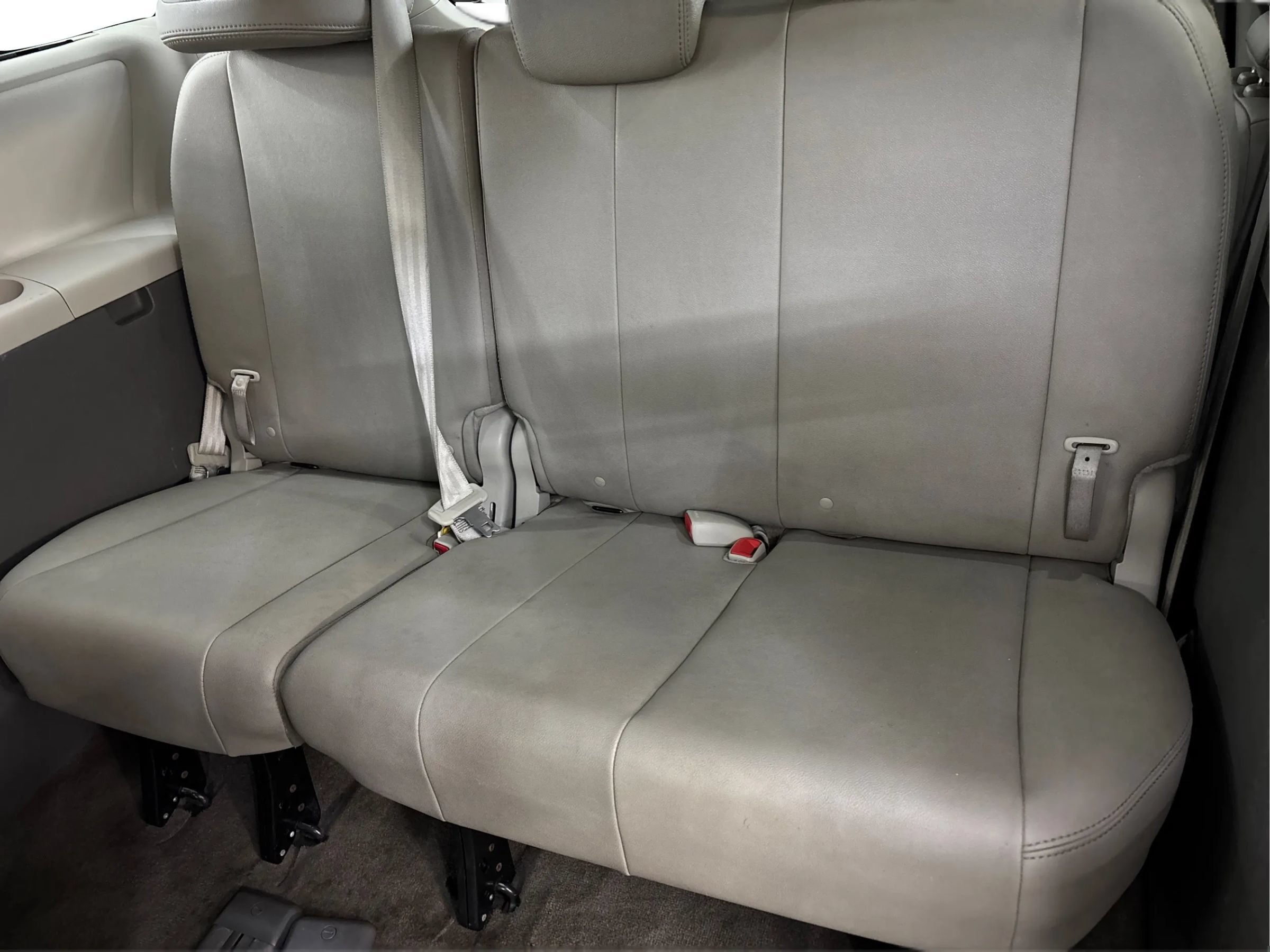 Used 2019 Toyota Sienna XLE FWD image 42