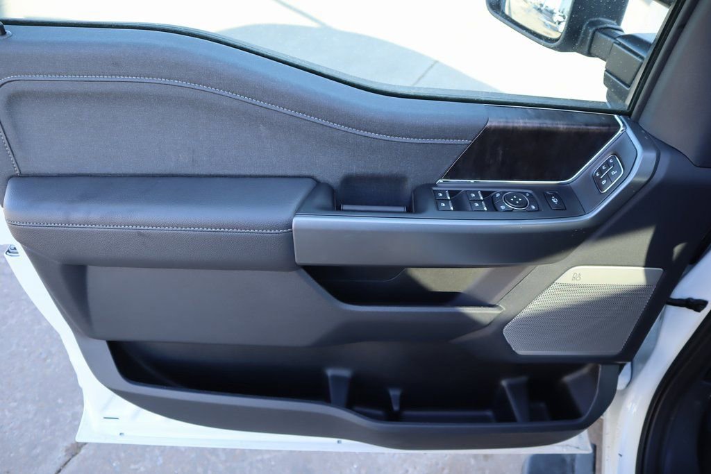 New 2026 Ford F250 Lariat w/ Black Appearance Package image 18