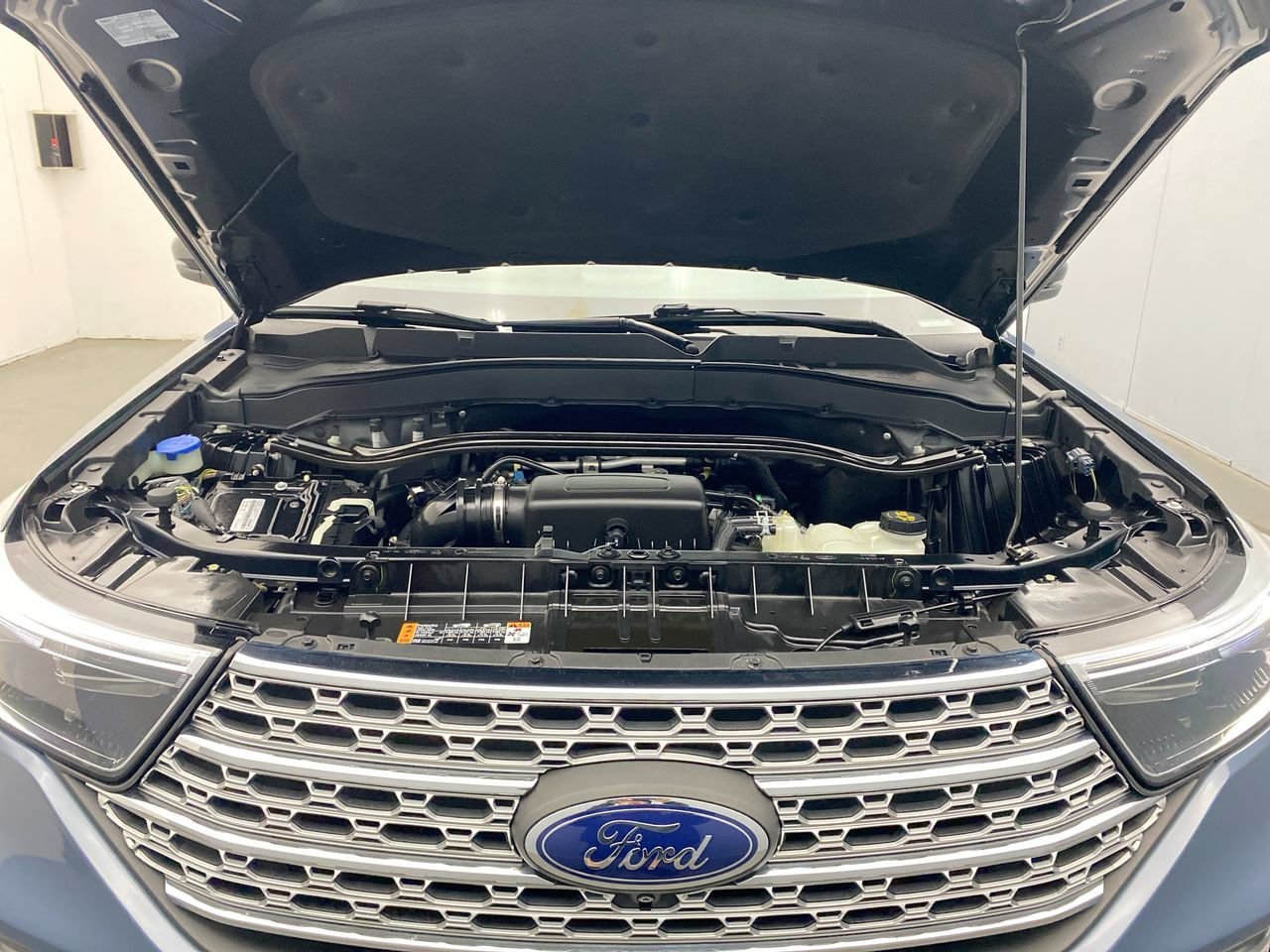 Used 2021 Ford Explorer Limited w/ Equipment Group 301A AWD/4WD image 11