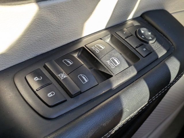 Used 2024 Chrysler Pacifica Touring-L image 20