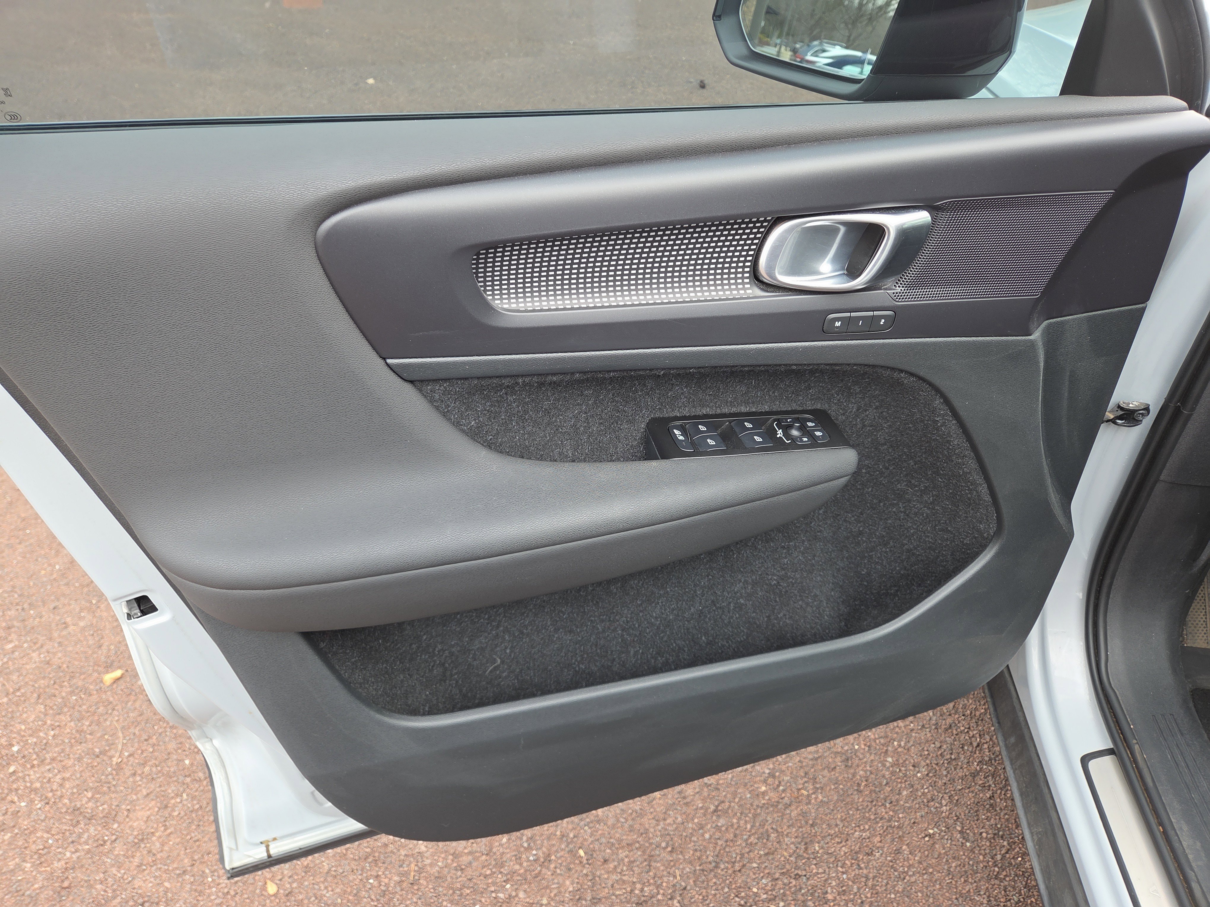 Used 2021 Volvo XC40 T5 R-Design w/ Climate Package image 14