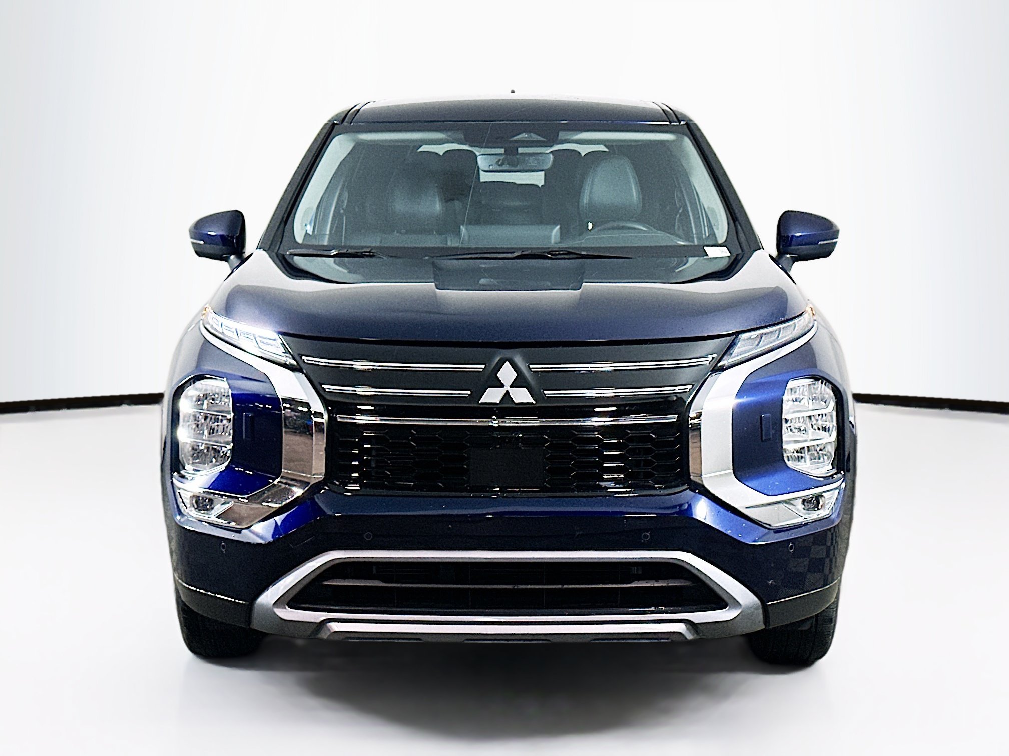 Used 2025 Mitsubishi Outlander SE AWD/4WD image 2