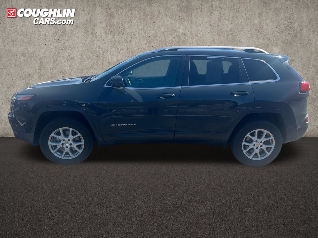 Used 2018 Jeep Cherokee Latitude Plus w/ Cold Weather Group AWD/4WD image 2