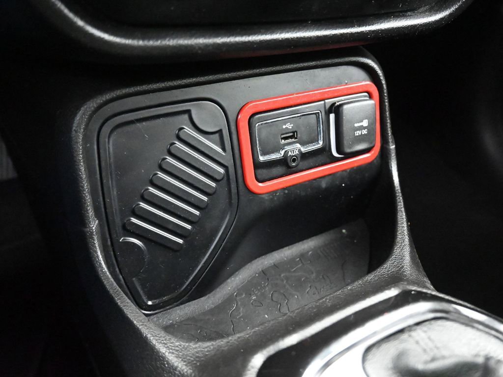 Used 2017 Jeep Renegade Altitude FWD image 20