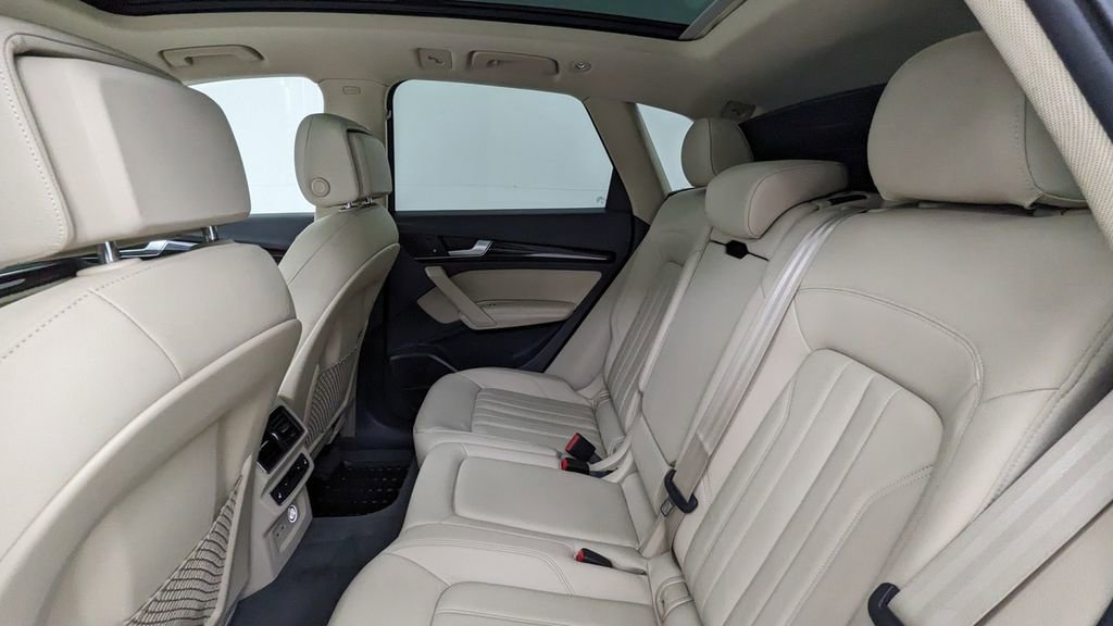Used 2019 Audi Q5 Prestige w/ Prestige Package image 35