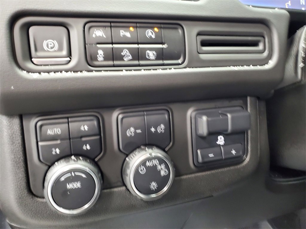 Used 2023 Chevrolet Suburban Z71 w/ Luxury Package image 13