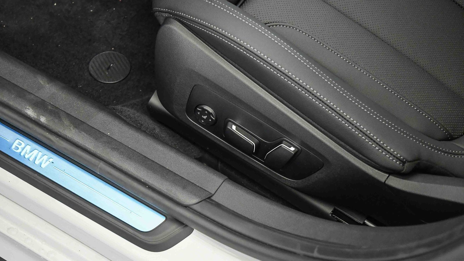 New 2026 BMW 330i Sedan w/ Convenience Package image 22