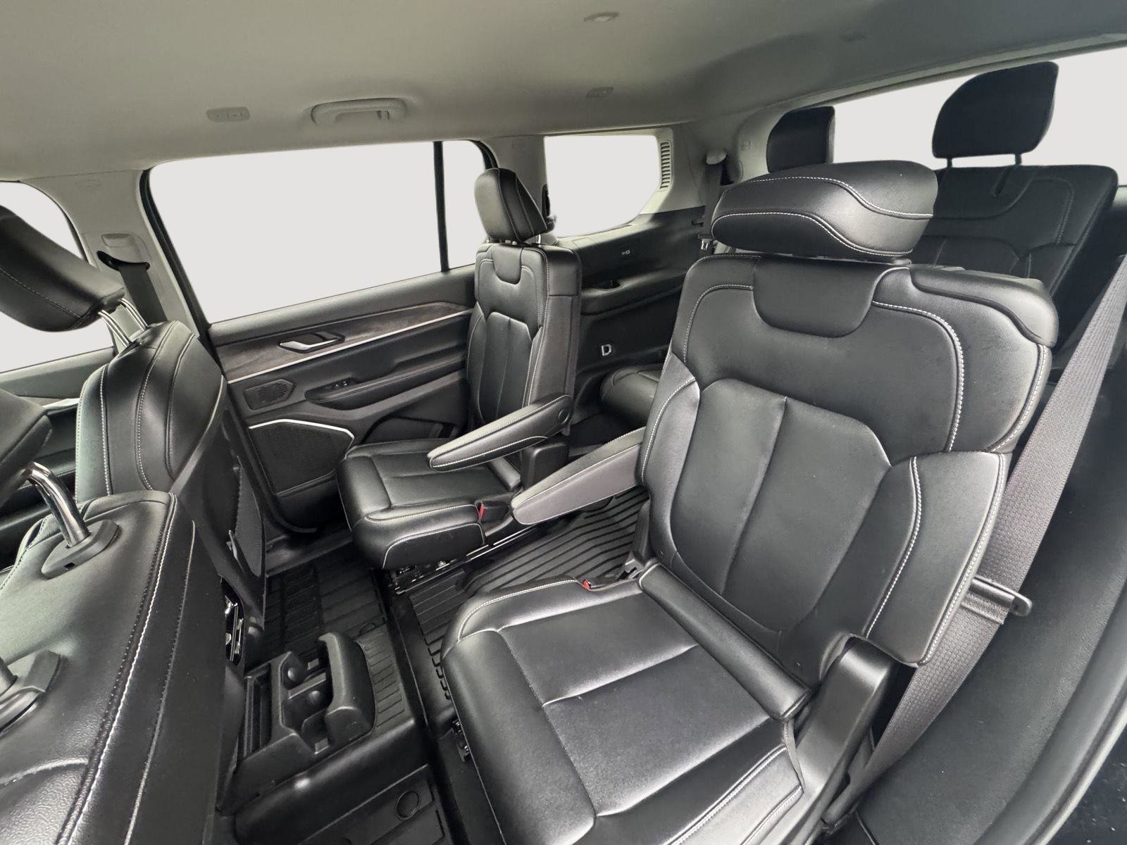 Used 2023 Jeep Grand Cherokee L Limited w/ Trailer Tow Group (B) image 15