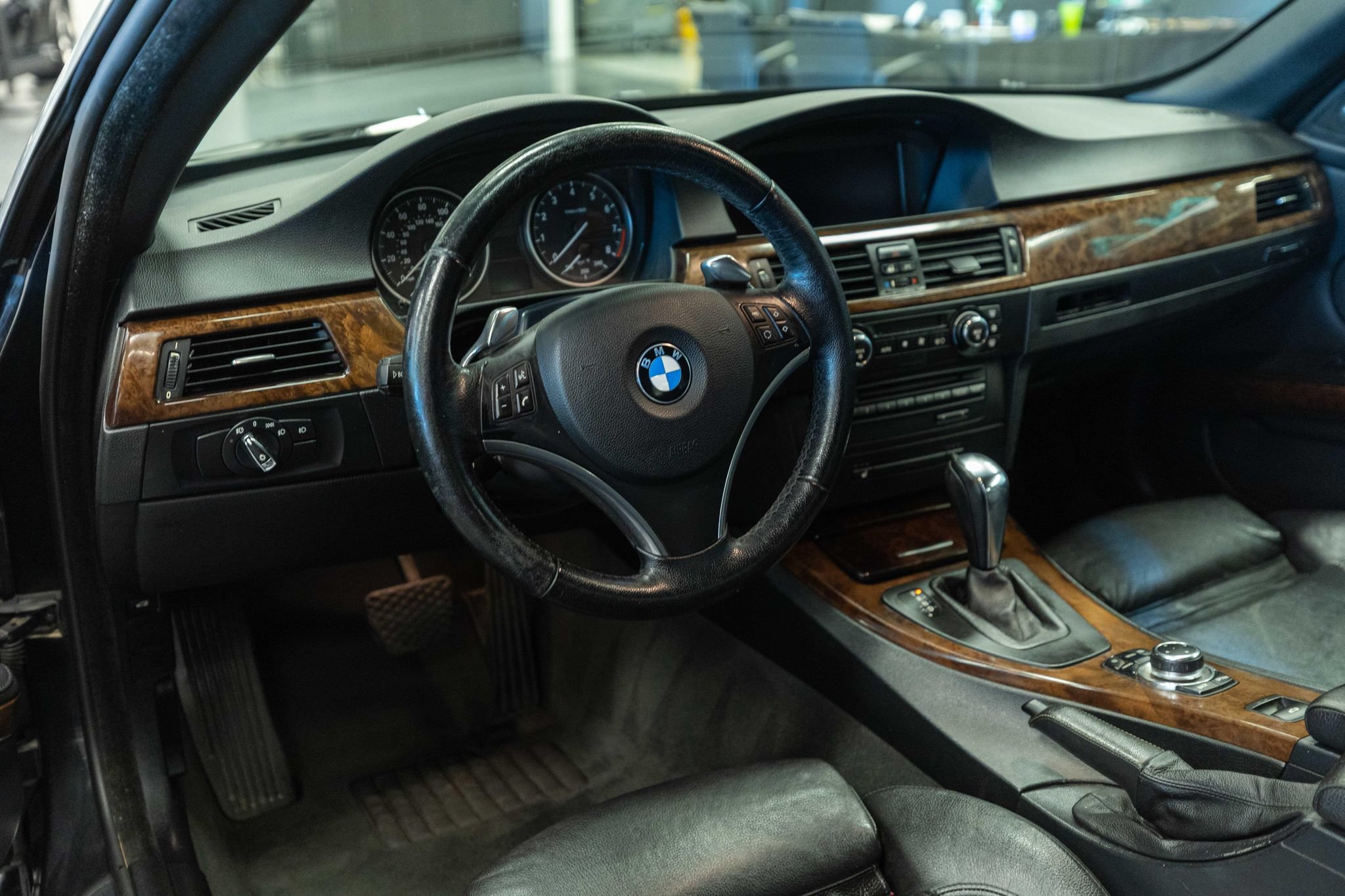 Used 2009 BMW 335i Convertible w/ Premium Pkg RWD image 10