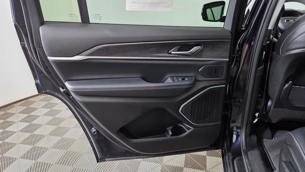 New 2023 Jeep Grand Cherokee L Limited AWD/4WD image 30