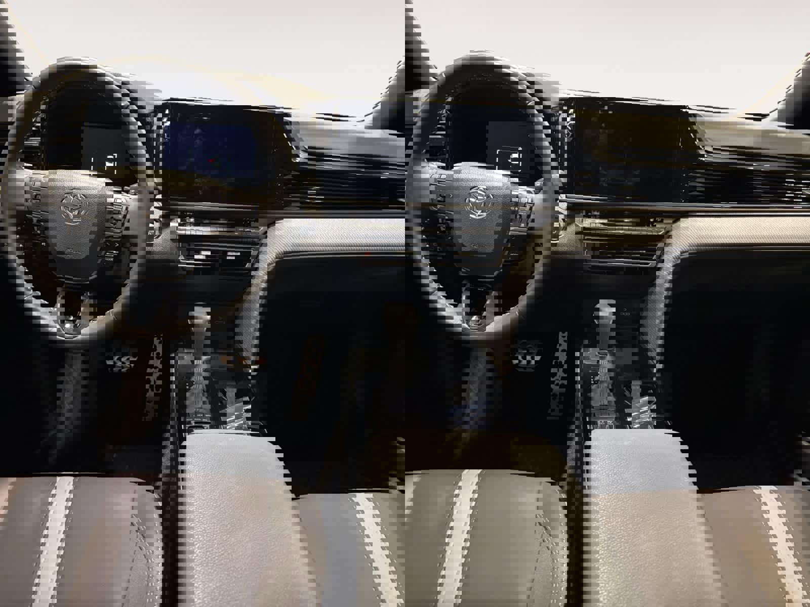 Used 2025 Toyota Camry SE image 10