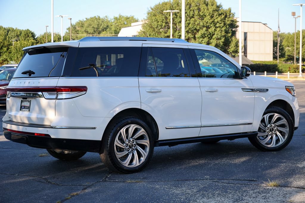 Used 2022 Lincoln Navigator Reserve AWD/4WD image 21