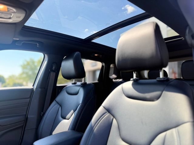 New 2025 Jeep Compass Limited w/ Sun & Sound Group AWD/4WD image 12