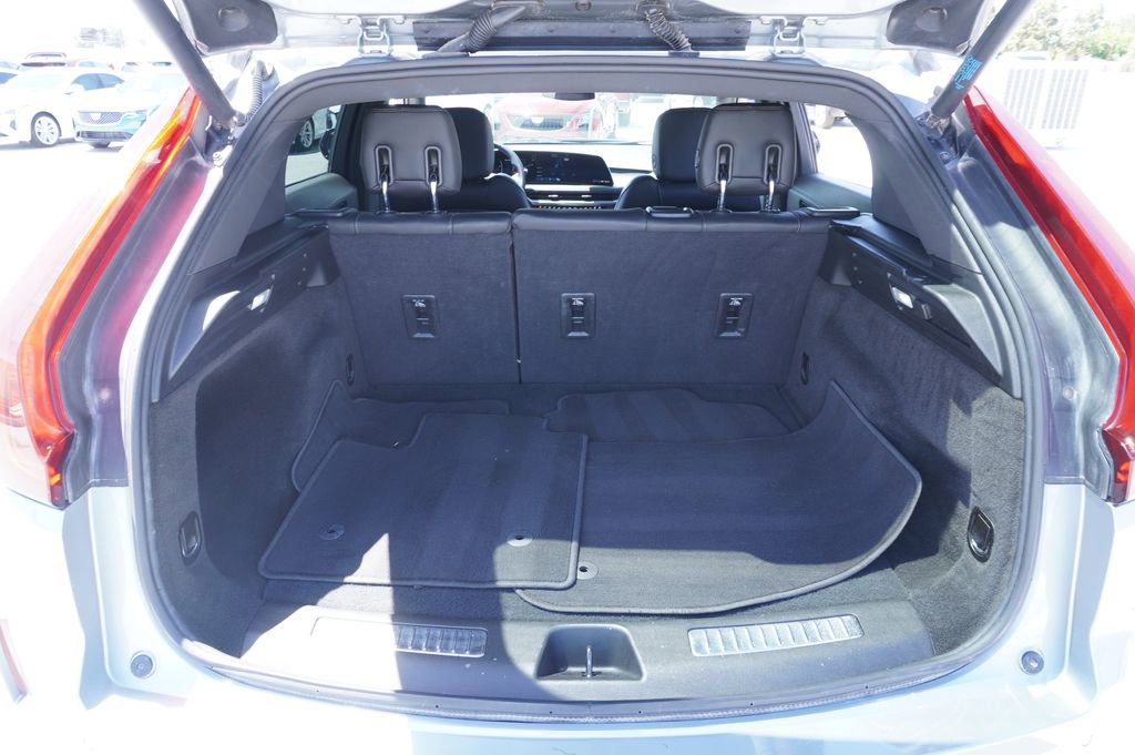 Used 2025 Cadillac XT4 Premium Luxury FWD image 8