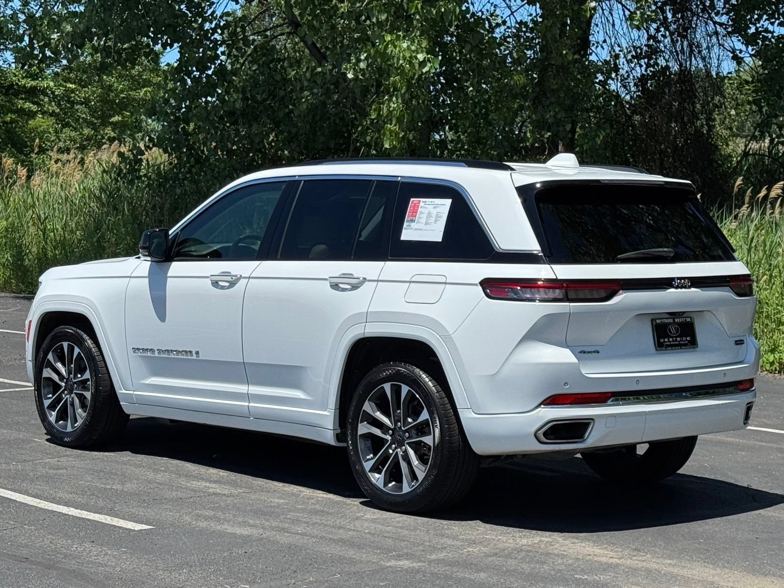 Used 2023 Jeep Grand Cherokee Overland AWD/4WD image 9