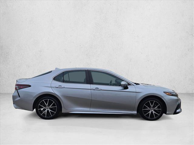 Used 2023 Toyota Camry SE image 4