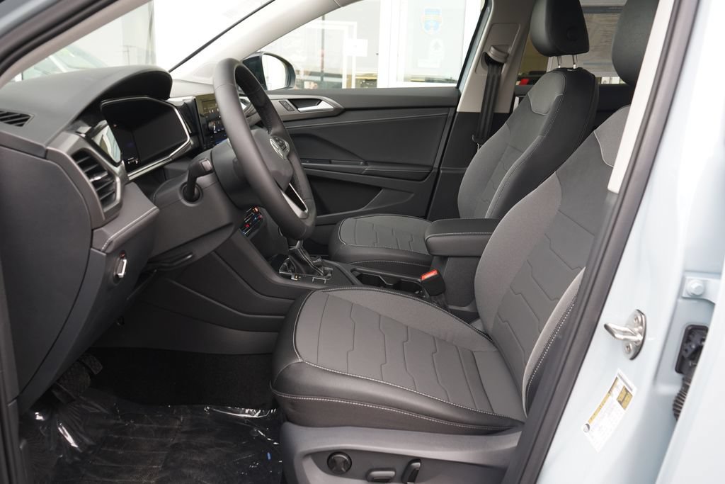 New 2026 Volkswagen Taos SE FWD image 6