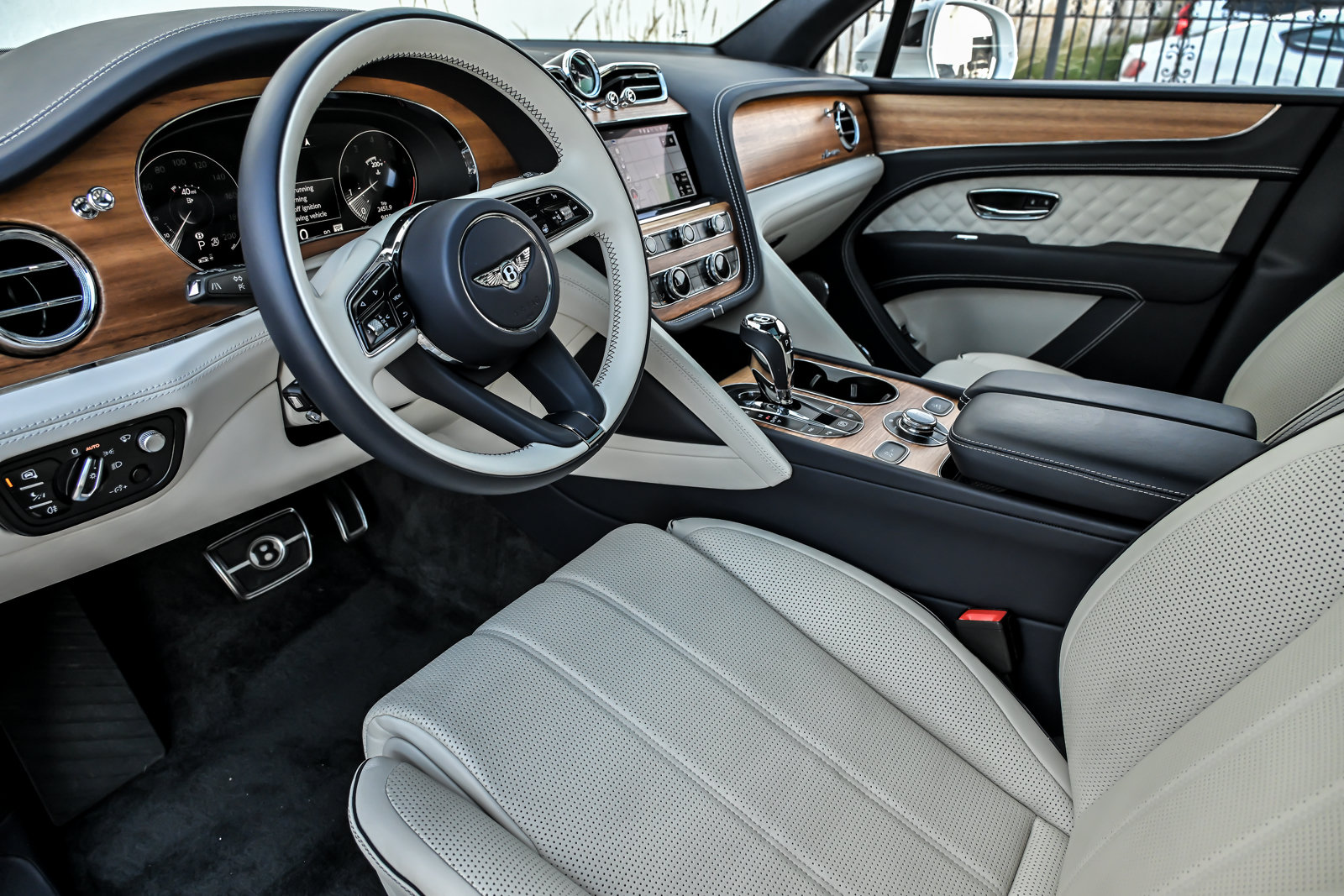 Certified 2023 Bentley Bentayga AWD/4WD image 19