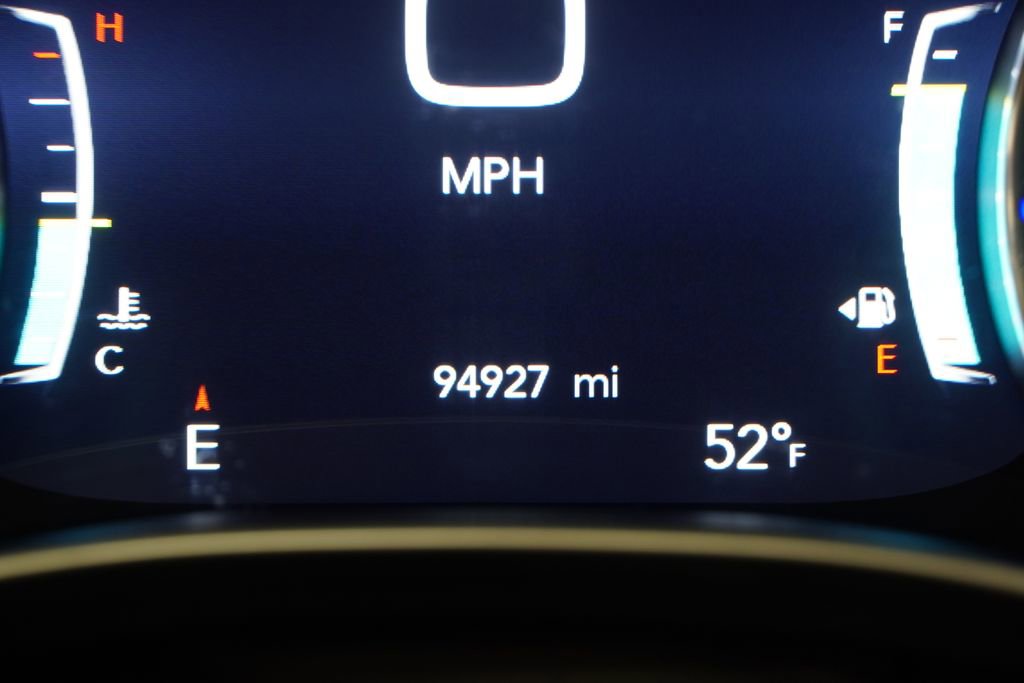 Used 2020 Chrysler Pacifica Limited FWD image 5