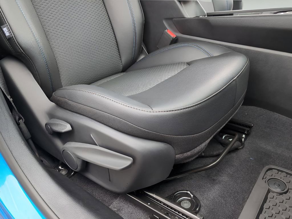 New 2025 Jeep Compass Latitude w/ Sun & Sound Group image 36