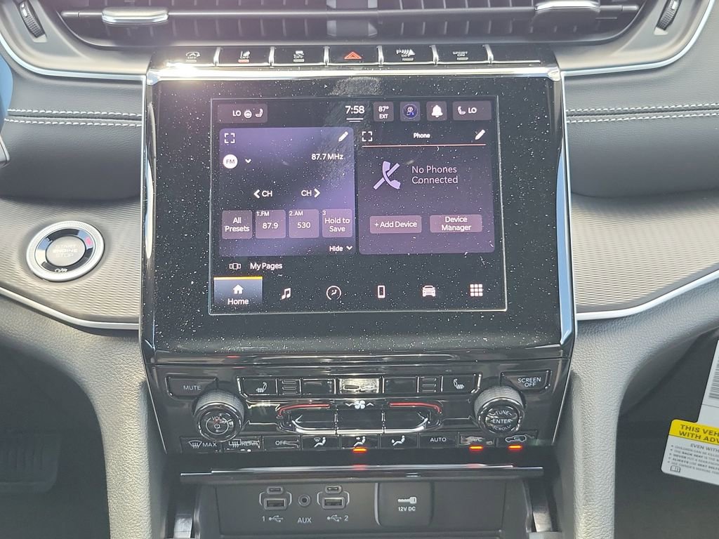 New 2025 Jeep Grand Cherokee Laredo w/ Luxury Tech Group I AWD/4WD image 16