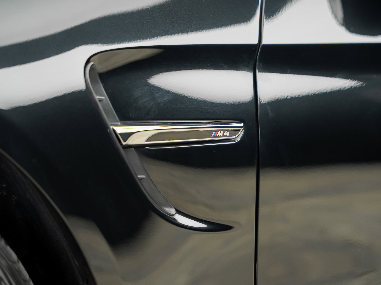 Used 2015 BMW M4 Convertible image 30